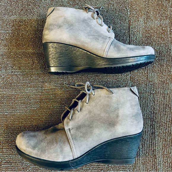 Dansko Gray Cadee Lace Up Chukka Ankle Booties Boots, size 40 9.5 10 - Picture 7 of 12